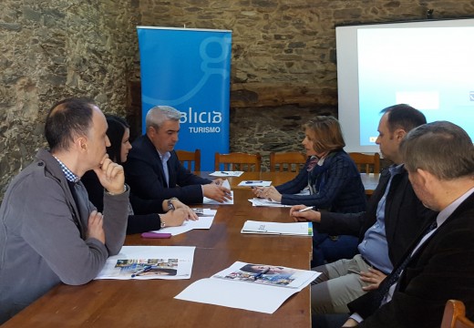 A directora de Turismo de Galicia presenta aos alcaldes do Camiño Francés o programa SICTED
